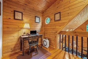 Interior - Cabin On 8-Private Acres, Hot Tub, Game Room, Views (Bryson City)