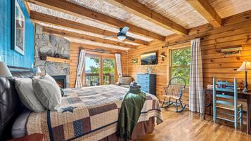 3 bedrooms, desk, iron/ironing board, travel crib