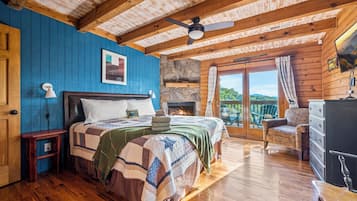 3 bedrooms, desk, iron/ironing board, travel crib