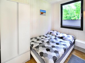 Room - Comfortable Holiday Homes, Large Garden (Postomino)