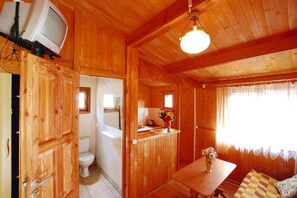 Bungalow | 2 phòng ngủ, trang bị nội thất với thiết kế riêng biệt 