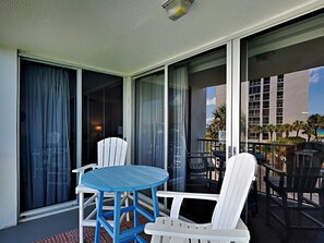 Condo, Multiple Beds (Shoreline Towers 3035) | Outdoor dining