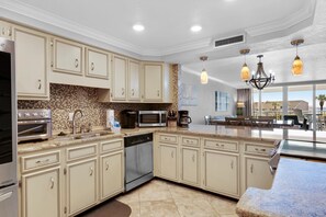 Condo, Multiple Beds (Shoreline Towers 3035) | Private kitchen | Oven, toaster