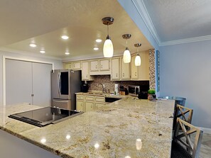 コンドミニアム ベッド (複数台) (Shoreline Towers 3035) | 専用キッチン | オーブン、トースター