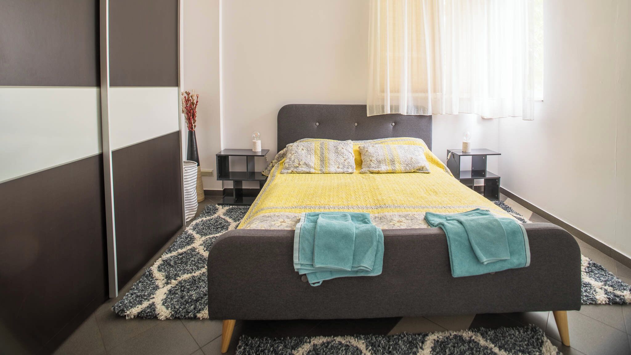 2 室のベッドルーム、アイロン / アイロン台、WiFi、ベッドシーツ