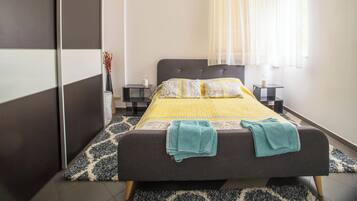 2 bedrooms, iron/ironing board, WiFi, bed sheets