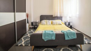 2 bedrooms, iron/ironing board, WiFi, bed sheets