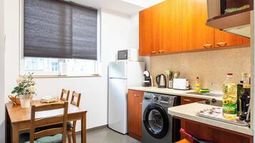 Microwave, oven, stovetop, coffee/tea maker