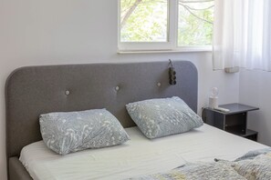 2 bedrooms, iron/ironing board, WiFi, bed sheets