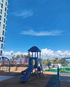 Zona de jocs infantil: a l'aire lliure