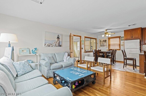 Smart TV, fireplace, printers - Sunny Beach House Getaway: 8 Houses to the Beach – Sand, Surf, & Delicious Eats! (Lavallette)