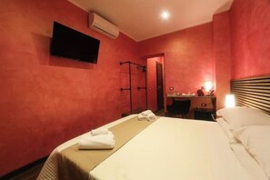 1 bedroom, WiFi, bed sheets - Fire Room - double deluxe (Roma)