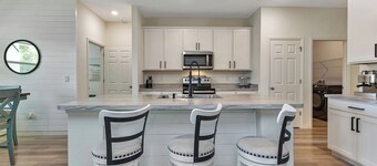 This modern spacious and well decorated space is the ideal place to relax!