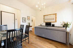 Comfort-lejlighed - balkon | Opholdsområde | Fladskærms-tv