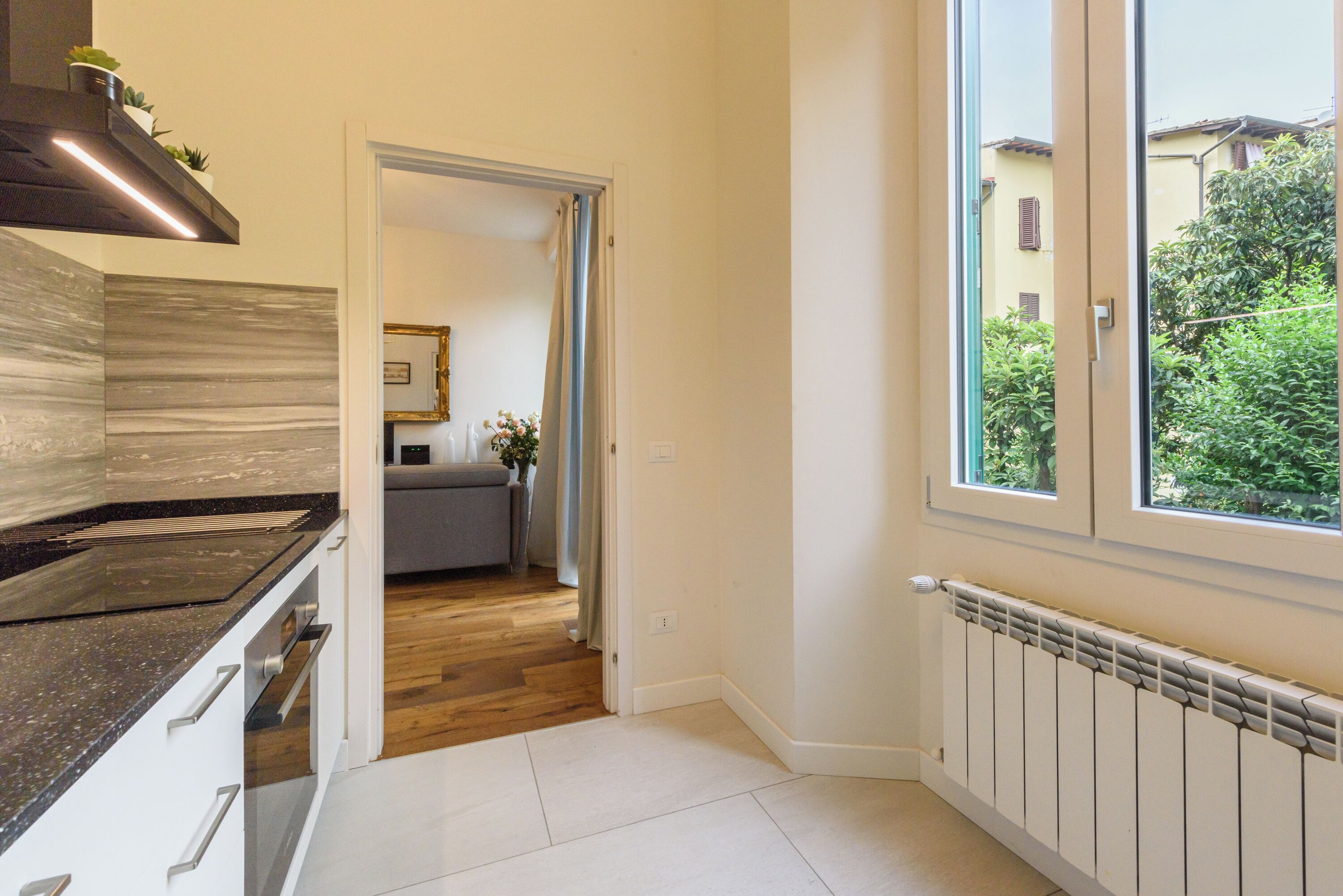 Apartamento Confort, balcón | Cocina privada | Frigorífico, placa de cocina y utensilios de cocina