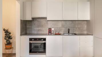 Réfrigérateur, four, plaque de cuisson, lave-vaisselle