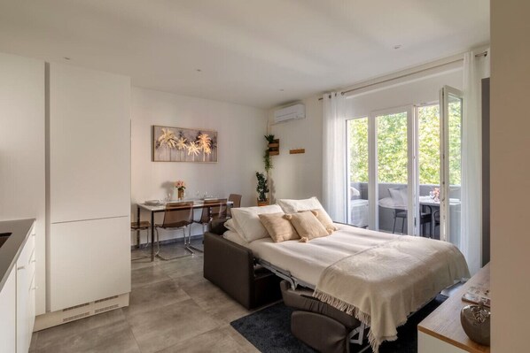 1 Schlafzimmer, Schreibtisch, Bügeleisen/Bügelbrett, Reisekinderbett