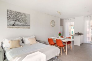 2 bedrooms, desk, iron/ironing board, travel crib