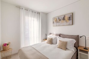 2 bedrooms, desk, iron/ironing board, travel crib