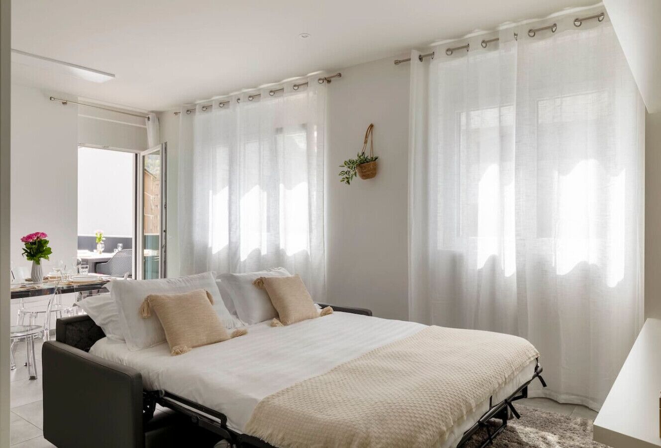 2 bedrooms, desk, iron/ironing board, travel crib