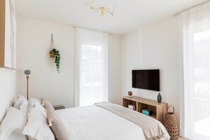 1 多间卧室、办公桌、熨斗/熨衣板、旅行婴儿床