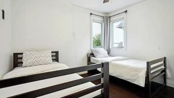 5 quartos, ferros/tábuas de passar roupa, Wi-Fi, roupa de cama