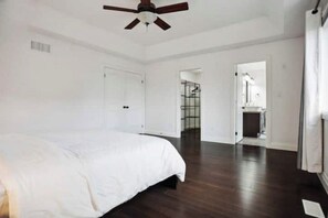 5 bedrooms, iron/ironing board, WiFi, bed sheets - Spacious 5 Bedroom Home in London

 (London)