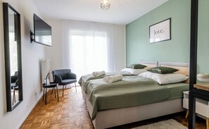 3 soverom, skrivebord, wi-fi (inkludert) og sengetøy