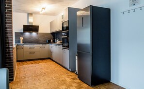 Køleskab, mikrobølgeovn, ovn, kogeplade
