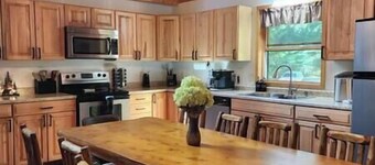 Black Bear Retreat-Hot Tub, Pet Friendly, Game Room