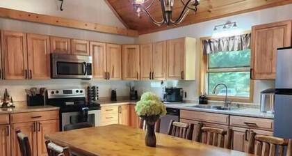 Black Bear Retreat-Hot Tub, Pet Friendly, Game Room