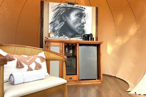 Suite Prestige, vue sur la piscine | Minibar
