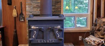 Rustic Retreat on Mississagua Lake in Beautiful Trent Lakes