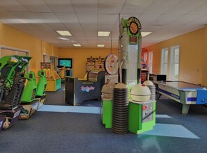 Games room - Alpine Escape: Condo in Lincoln (Lincoln)