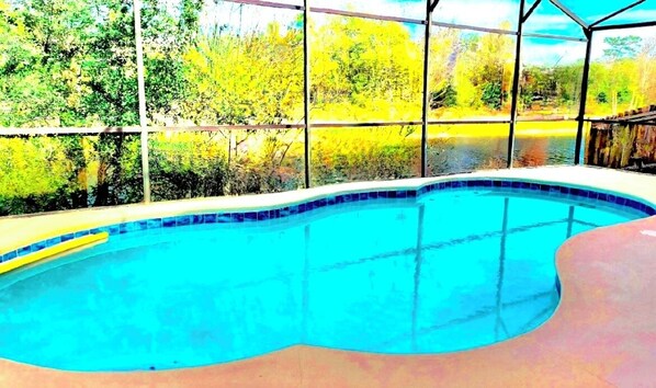 Lämmitetty uima-allas