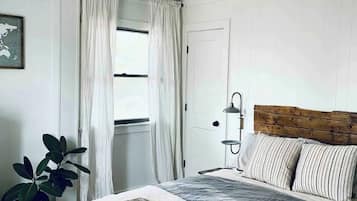 5 bedrooms, desk, iron/ironing board, free WiFi