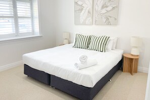 4 bedrooms, iron/ironing board, free WiFi, bed sheets