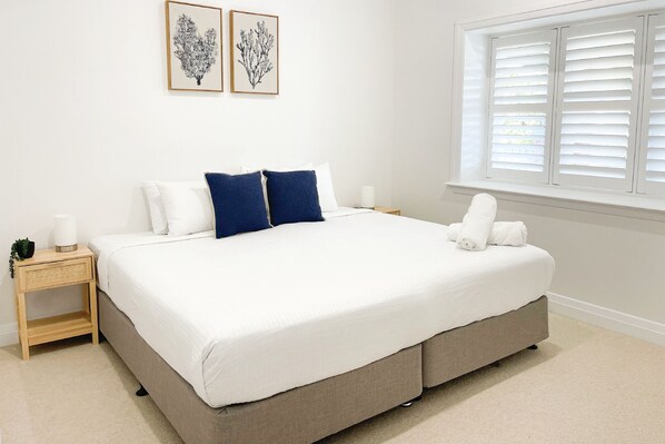 4 bedrooms, iron/ironing board, free WiFi, bed sheets