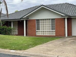 Exterior - Welcome to Suburban Bliss: Elegant Villa 2! (Wagga Wagga)