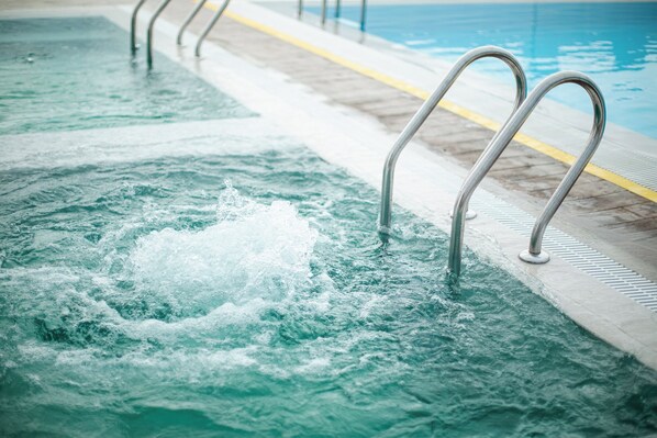 Piscina interna, piscina externa
