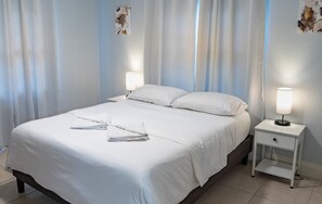 2 habitaciones, tabla de planchar con plancha, cuna de viaje y wifi 