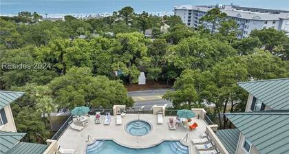 Heated Pool 2BR 2BA Walk-In Shower Sofa Bed Sleeps 7 WiFi Porch Pool Hot Tub