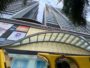 Front of property - Vinhomes Metropolis Hanoi - South Land (Hanoi)