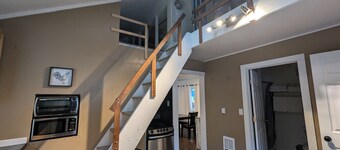 Waterfront guest house 
with WiFi, AC, Hot tub, Sauna.
Pet friendly.