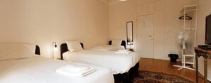 6 slaapkamers, een strijkplank/strijkijzer, gratis wifi, beddengoed