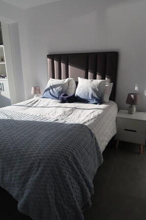 3 soverom, strykejern/-brett, wi-fi og sengetøy