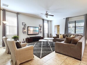 Télévision, table de tennis de table