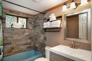 Toallas y papel de baño 