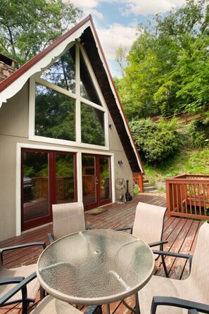 Outdoor dining - Smoky Mtn Escape | Indoor Pool, Arcade, Theater & Firepit Nights (Gatlinburg)