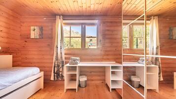 2 slaapkamers, een strijkplank/strijkijzer, gratis wifi, beddengoed